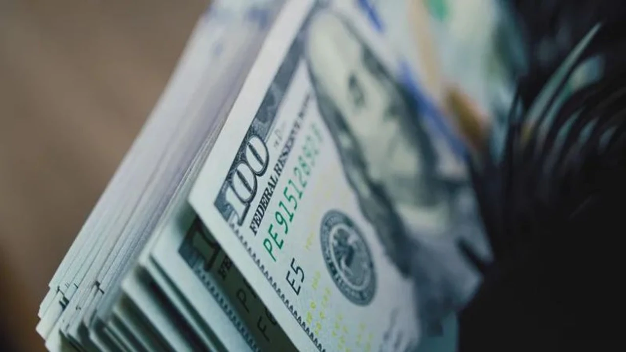 تطورات أسعار الدولار في البنوك المصرية خلال تعاملات يوم الإثنين ٣٠ مارس